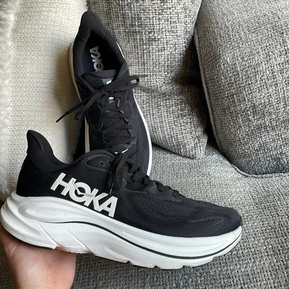 LIKE NEW HOKA Clifton 10 Sneakers! - Picture 12 of 12